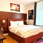 Otel Akomo
