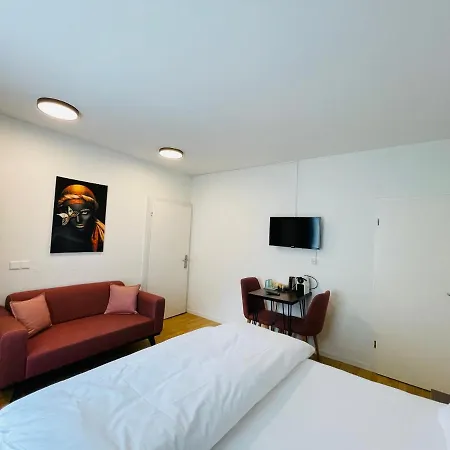 Akomo Hotel *