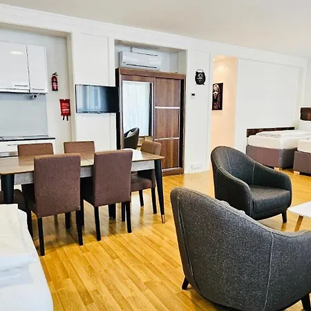 Akomo Hotel *