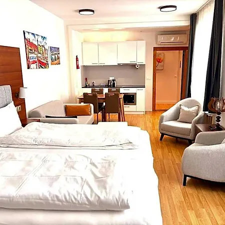 Otel Akomo *