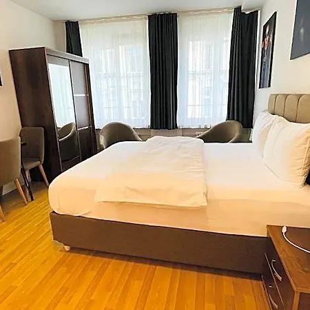 Otel Akomo *