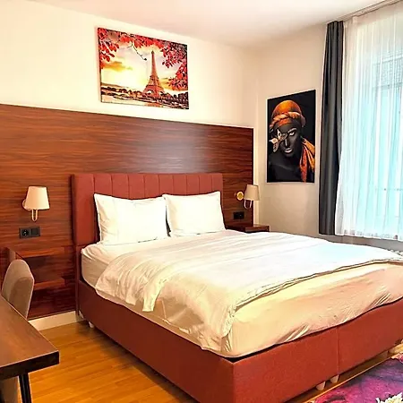 Otel Akomo *
