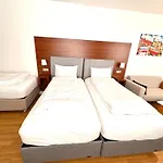Akomo * Berna