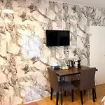 Akomo Hotel Berna